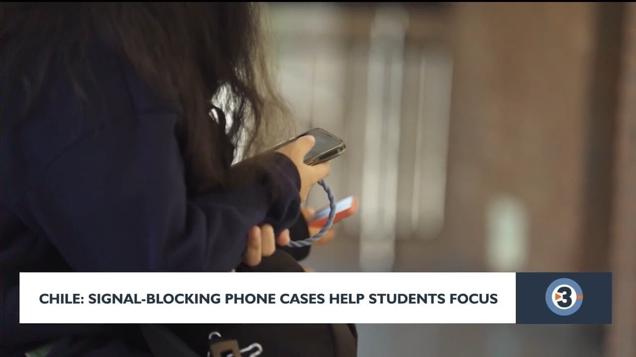 Sin TikTok ni Instagram: colegio chileno bloquea móviles e insta a jóvenes a rescatar la convivencia